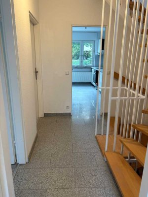 Modernisiertes Reihenmittelhaus mit 4 Zimmern in Schwalbach am Taunus