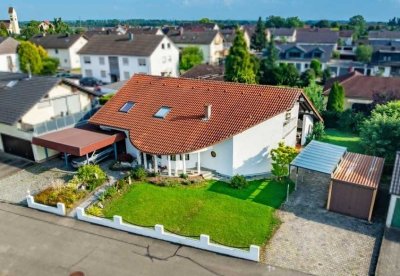 Einzigartige Architektur! Einfamilienhaus mit ELW, großem Garten und vielen  Parkmöglichkeiten