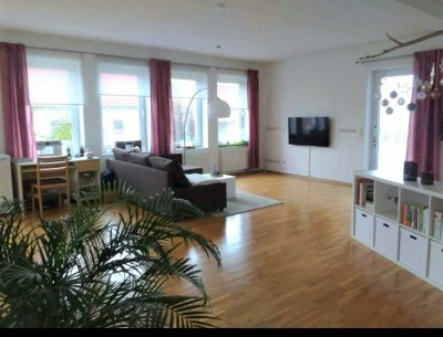 schöne helle moderne 1 1/2 - Zi- Wohnung zu vermieten mit EBK und Stellplatz