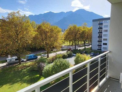 Sonnige 2,5 Zimmer-Wohnung mit 2 Balkonen und Bergblick