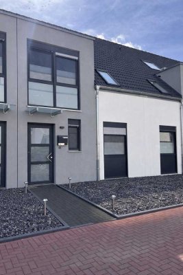 Bottrop–Kirchhellen: Modernes Mittelreihenhaus im Neubaugebiet – Garten, EBK, Garage, Stellplätze