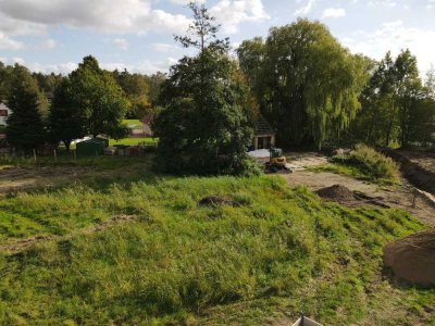 großer Bungalow im Rohbaustatus mit riesigem Grundstück