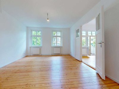 Ihre neue Traumwohnung - saniert, Altbaucharme, Balkon, 3 Zimmer, Einbauküche!