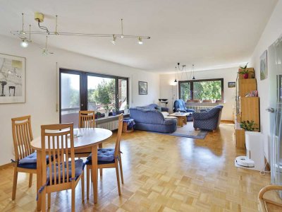 Helle, charmante Wohnung mit großem Balkon