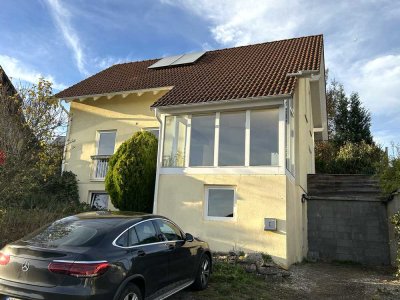 Charmantes Einfamilienhaus mit Wintergarten, Kamin & Garten