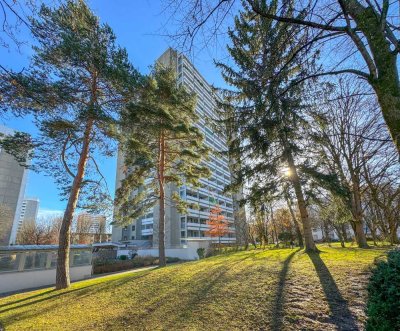 frisch renoviert, SOFORT VERFÜGBAR  - schöne 3 Zimmer Wohnung mit 2 Balkonen I EBK I TG I Alpenblick
