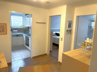 Helle 3-Zimmer-Dachgeschosswohnung, mit Einbauküche & Grillplatz – Gepflegtes Wohnen in Remscheid