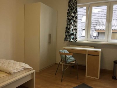 Möbliertes Zimmer mit eigener Dusche/WC, zentral gelegen in FNtral in FN