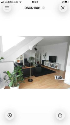 Schöne, helle 2,5 Zimmer DG-Wohnung