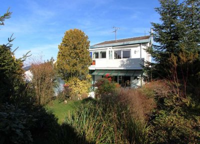 Reihenendhaus mit Einliegerwohnung in begehrter Hanglage von Roßdorf