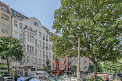 Altbaucharme mit Potenzial: 1-Zimmer-Wohnung mit großem Balkon nahe Gleimkiez