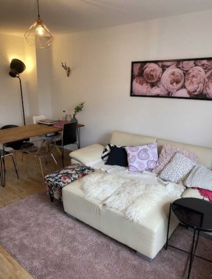 Teilmöblierte 2-Zimmer-Wohnung mit Balkon und Einbauküche in Fürth
