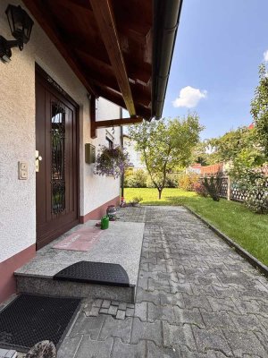 Das Haus - ein Ruhepol mit viel Grün