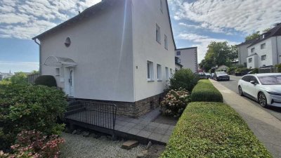 Citynahe "Haushälfte" mit Garten und 3 Zimmern