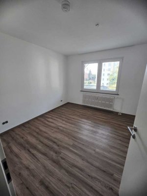 3-Zimmer-Wohnung mit Balkon im 2. Stock in Duisburg-Hafenstraße