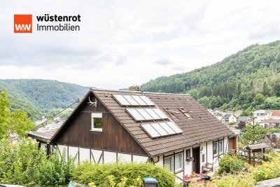 Einfamilienhaus mit Einliegerwohnung, Garage und Garten in idyllischer Lage