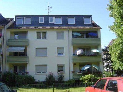 Schöne renovierte 3,5-Zimmer-Wohnung in Essen mit Küche und Balkon in ruhiger Seitenstraße