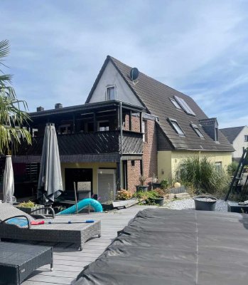 Individuelles 2-Fam.-Haus mit vielen Flächen!