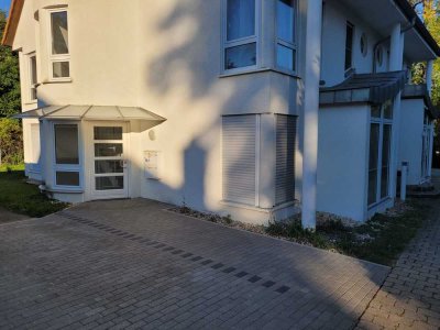 Stilvolle, vollst. renovierte 3-Zimmer-Wohnung mit geh. Innenausstattung mit Balkon und EBK