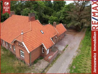 * Historische Denkmalgeschützte Doppelhaushälfte (rechts) in Wymeer, Ostfriesland * Komplett  sanier