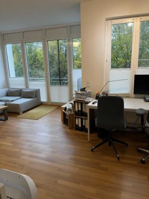 Großzügige, helle 2-Zimmer-Wohnung mit Balkon in Frankfurt-Dornbusch