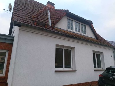 Modernisiertes Einfamilienhaus mit 4 Zimmern in Prohn