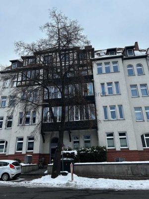 Großzügige 2-Raum-Altbauwohnung mit Balkon & Aufzug