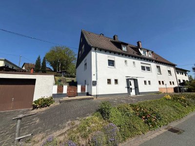 Modernisierte-Doppelhaushälfte mit großem Grundstück