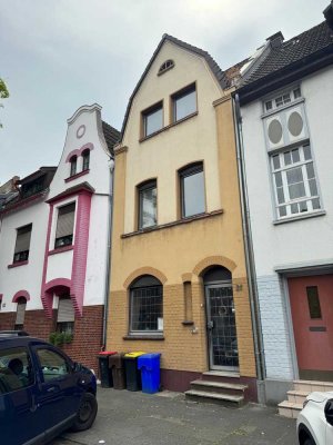 Reihenmittelhaus in Krefeld-Uerdingen – Familienfreundliches Stadthaus mit 4 Zimmern, Garten