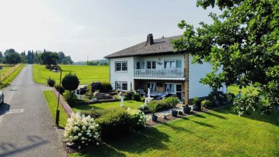 Großzügiges Anwesen mit viel Charme und Stil