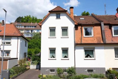 DHH ohne Sanierungsstau und großem Garten in zentraler Lage von Bad Hersfeld !