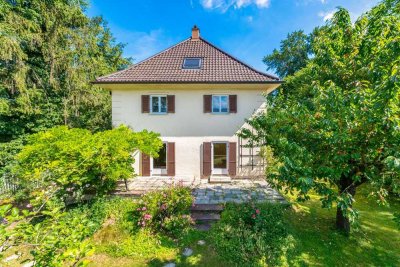 Mit Potenzial zur Familienvilla: Charmantes, geräumiges Einfamilienhaus von 1929