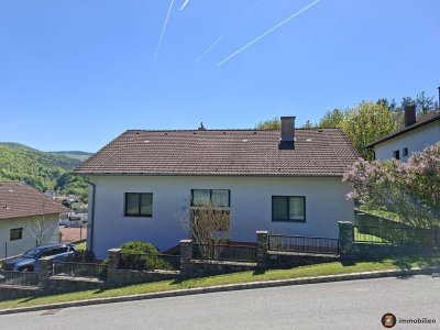 Gepflegtes Ein- Zweifamilienhaus mit traumhaften Ausblick