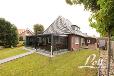 ++ Begehrte Lage - an Wiesen und Weiden!
Modernisierter Bungalow mit Garage in Vreschen-Bokel! ++