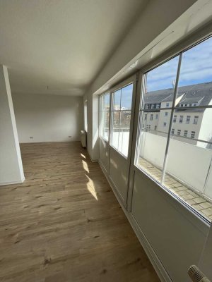 RENOVIERT + 2 Monate  KALTMIETFREI + neue EBK  1 Zimmer mit großen Balkon