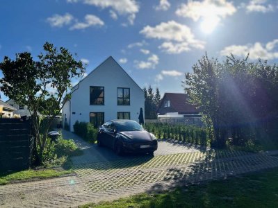 Neubau 2024: Moderne helle 5-Zimmer-Stadtvilla in Isernhagen