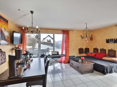 Sehr helle 3-Zimmer-Wohnung mit Terrasse