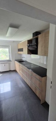 Exklusive, sanierte 4-Zimmer-Wohnung mit geh. Innenausstattung mit Balkon und EBK in Schopflenberg