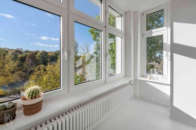 Liebevoll modernisierte 3,5 Zimmer-Altbauwohnung mit Blick auf Schlosspark und Spree