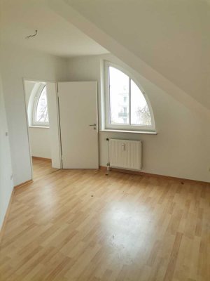 Alt-Perlach: Ruhige Dachgeschoss-Wohnung mit Pfiff