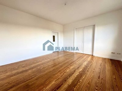 4-Zimmer-Wohnung in Renovierung, mit Dielenboden, Tageslichtbad & Balkon–neue Einbauküche auf Wunsch
