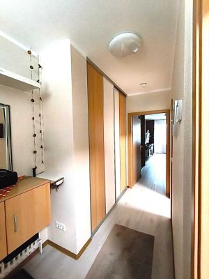 Sanierte, vollmöblierte 1‑Zimmer‑Whg. mit sep. Küche, Bad, Balkon und (Fahrrad-)keller zum Festpreis