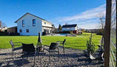 Exklusives Einfamilienhaus: Modernes Wohnen in traumhafter Lage
