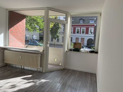 TOP renovierte 3,5-Zimmer-EG Wohnung mit Balkon in Oberhausen