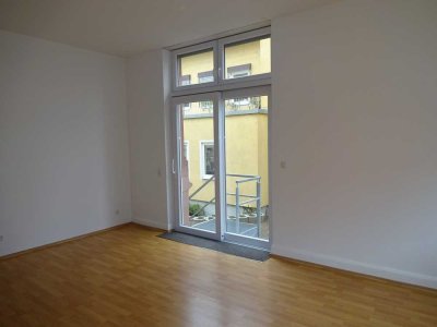 CHARMANTE, MODERNISIERTE  ALTBAUWOHNUNG  NÄHE  POMPEJANUMSGARTEN