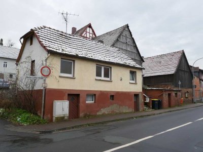 Aufenau: kleines Wohnhaus mit Nebengebäude für den geschickten Handwerker