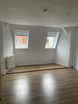 Studenten aufgepasst, sanierte 3-Zimmer Dachgeschosswohnung