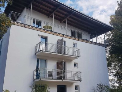 Neuwertige 1-Raum-Wohnung mit Balkon und Einbauküche in Amberg