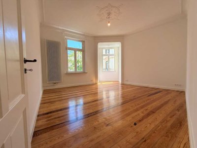 Traumhafte Altbauwohnung mit Stuckdecken – hell und qualitätssaniert, in zentraler und ruhiger Lage