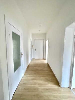 Renovierte 3-Raum WE mit Balkon im schönen Dichterviertel
